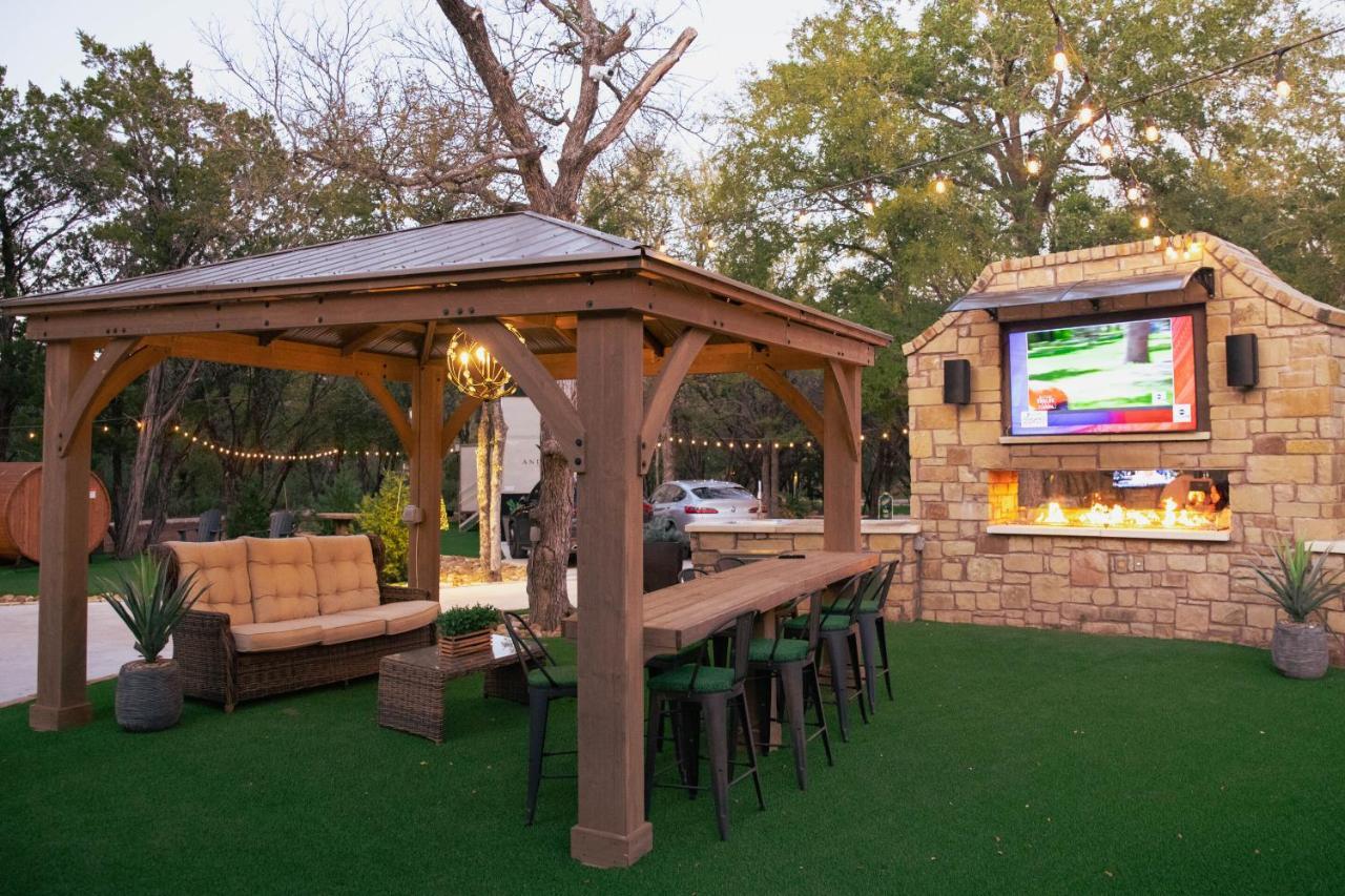 7744 Ranch Glamping Resort Austin Exterior photo