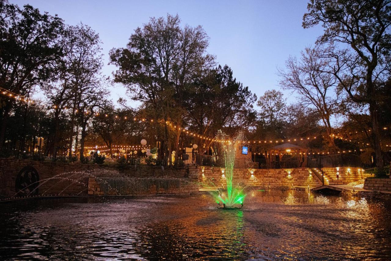 7744 Ranch Glamping Resort Austin Exterior photo